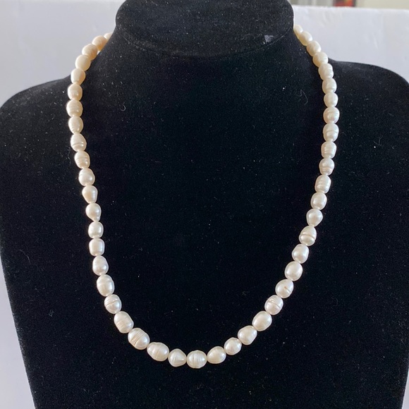 Vintage pearls necklace sterling silver clasp. N15 - Picture 1 of 4